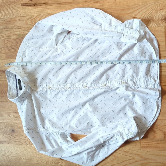 Banana Republic. Men's Camden Fit. Fish Hooks Shirt. Size Medium. - Picture 5 of 7